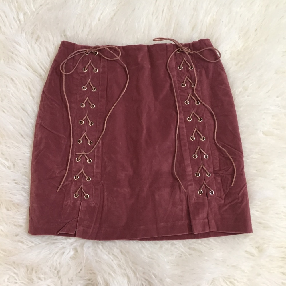 ✨Endless Rose✨- Lace Up Skirt in Mauve - Picture 4 of 6